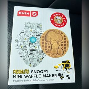 Peanuts Snoopy Mini  Maker